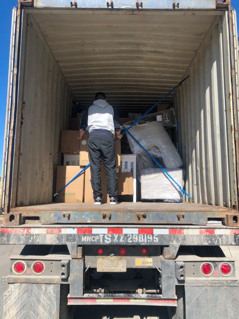 Servicii de mutări, debarasări și demolări